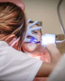 Cum să faci vizitele la stomatolog mai ușoare pentru copilul tău