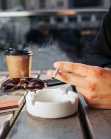 Cafea și țigări: posibili protectori împotriva unei boli de ficat