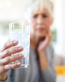 Fluorul în apa potabilă: Risc pentru tiroidă?